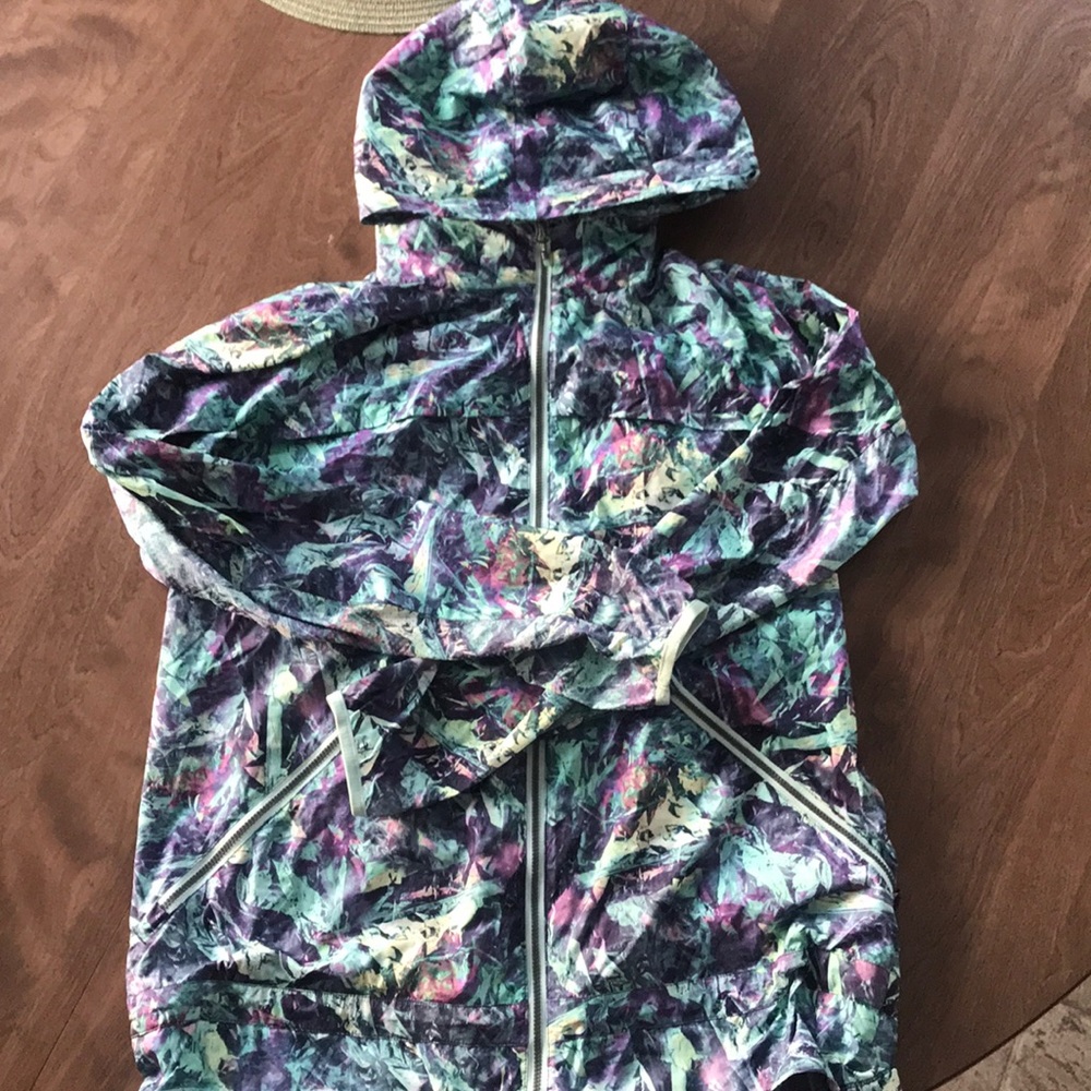 lululemon wind breaker